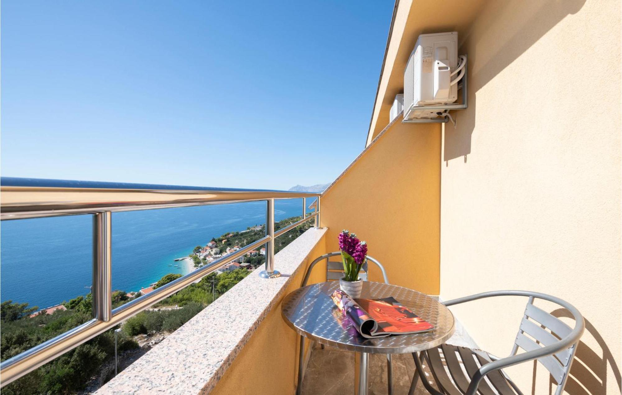Beautiful Apartment In Krvavica With Kitchen Dış mekan fotoğraf
